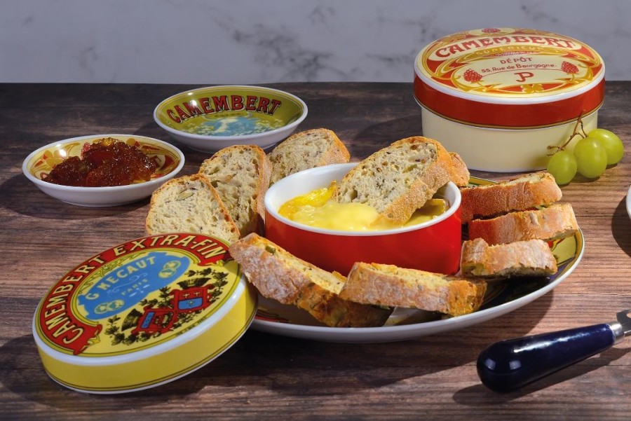 Camembert'o sūrio lėkštė Classic su vieta camembert'o kepimo indui. Dovanų dėžutėje