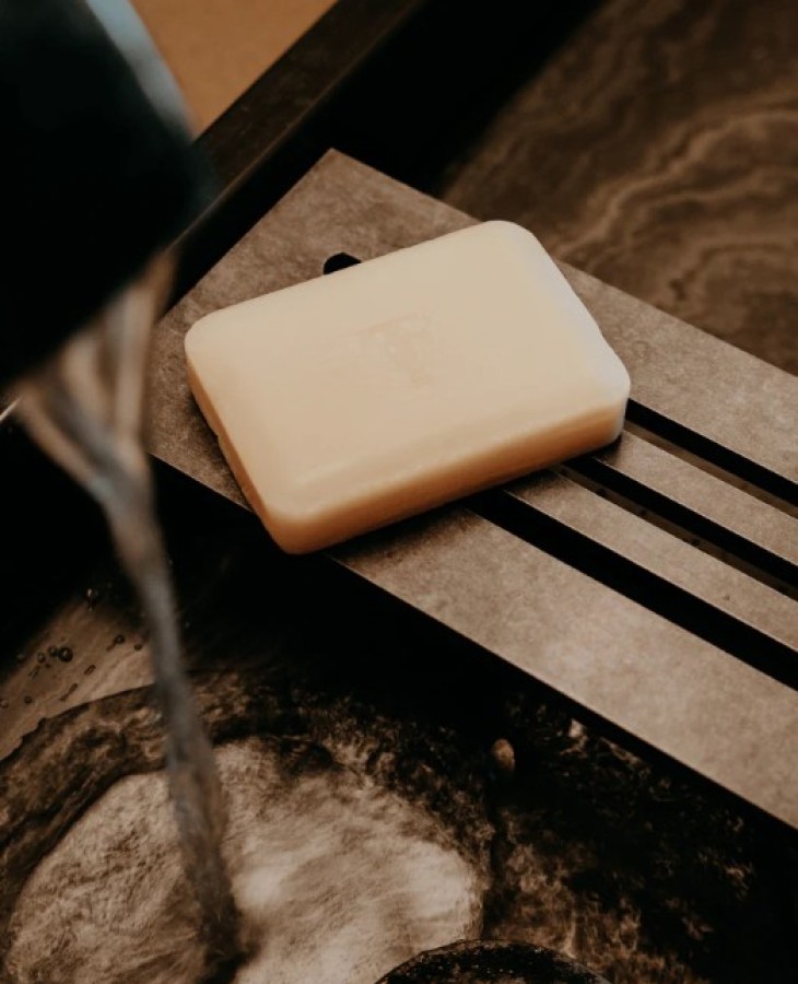 Žolelių ir taukų (tallow) muilo gabalėlis