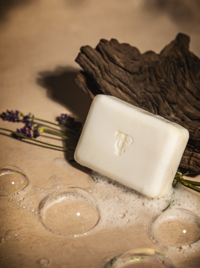 Žolelių ir taukų (tallow) muilo gabalėlis